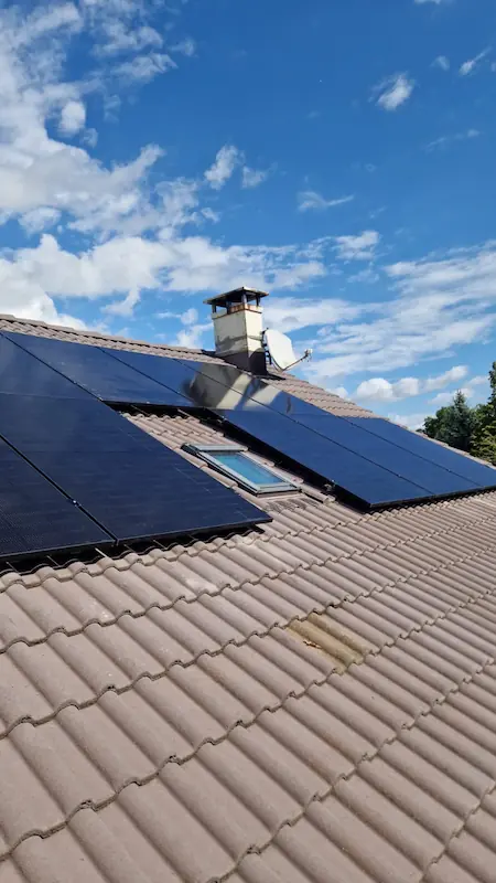 Installation de panneaux photovoltaïques sur un Carports à Thoiry