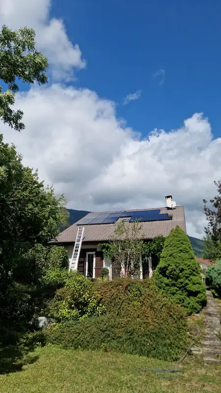 Pose de panneaux solaires à Ornex, par e-leman Energie