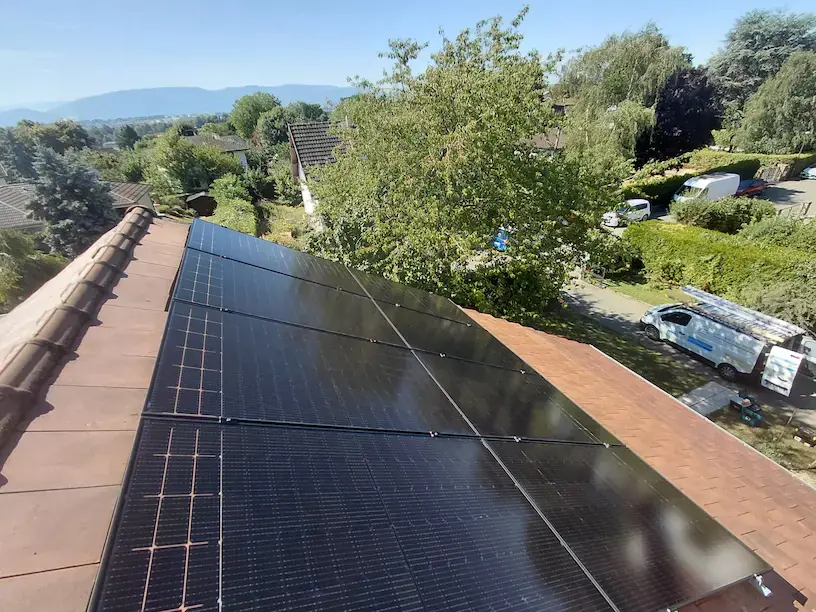 Installation de panneaux photovoltaïques à Ornex