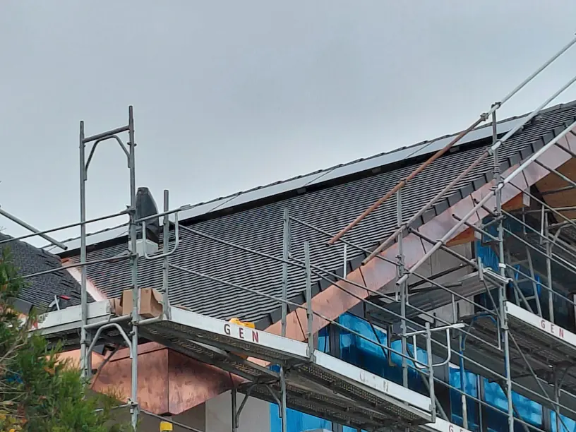 Installation de panneaux solaires à Mies en Suisse