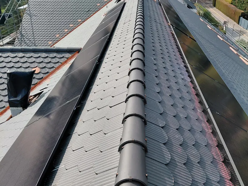 Installation de panneaux solaires à Mies en Suisse