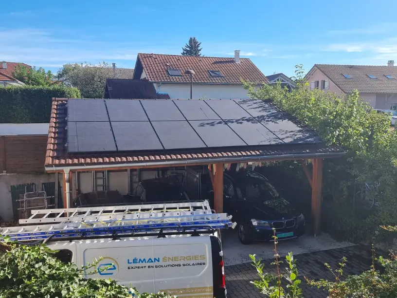 Installation de panneaux photovoltaïques sur un Carports à Thoiry
