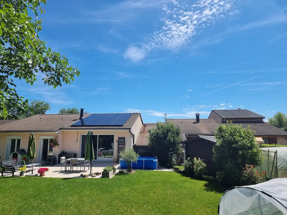 Pose de panneaux photovoltaïques à Versonnex